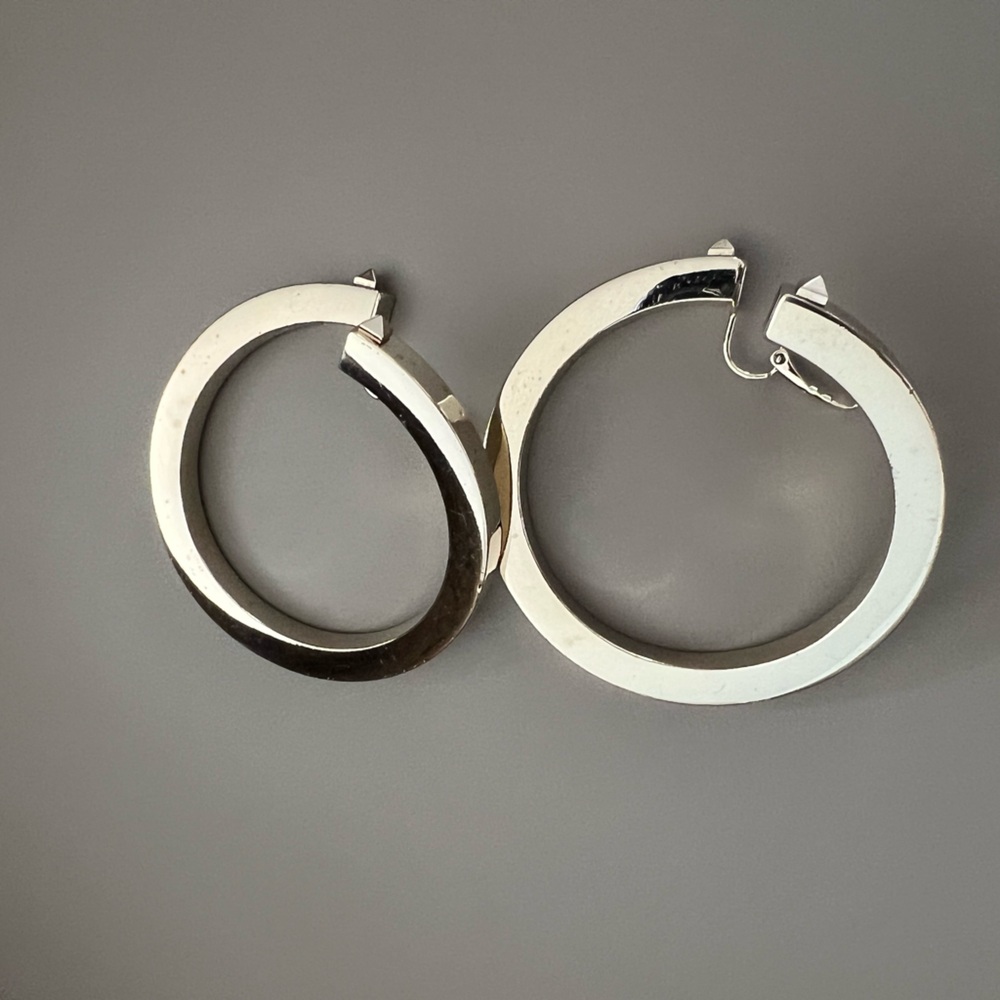 Valentino Garavani Gold Twist Clip Hoop Earrings - Picture 4 of 9